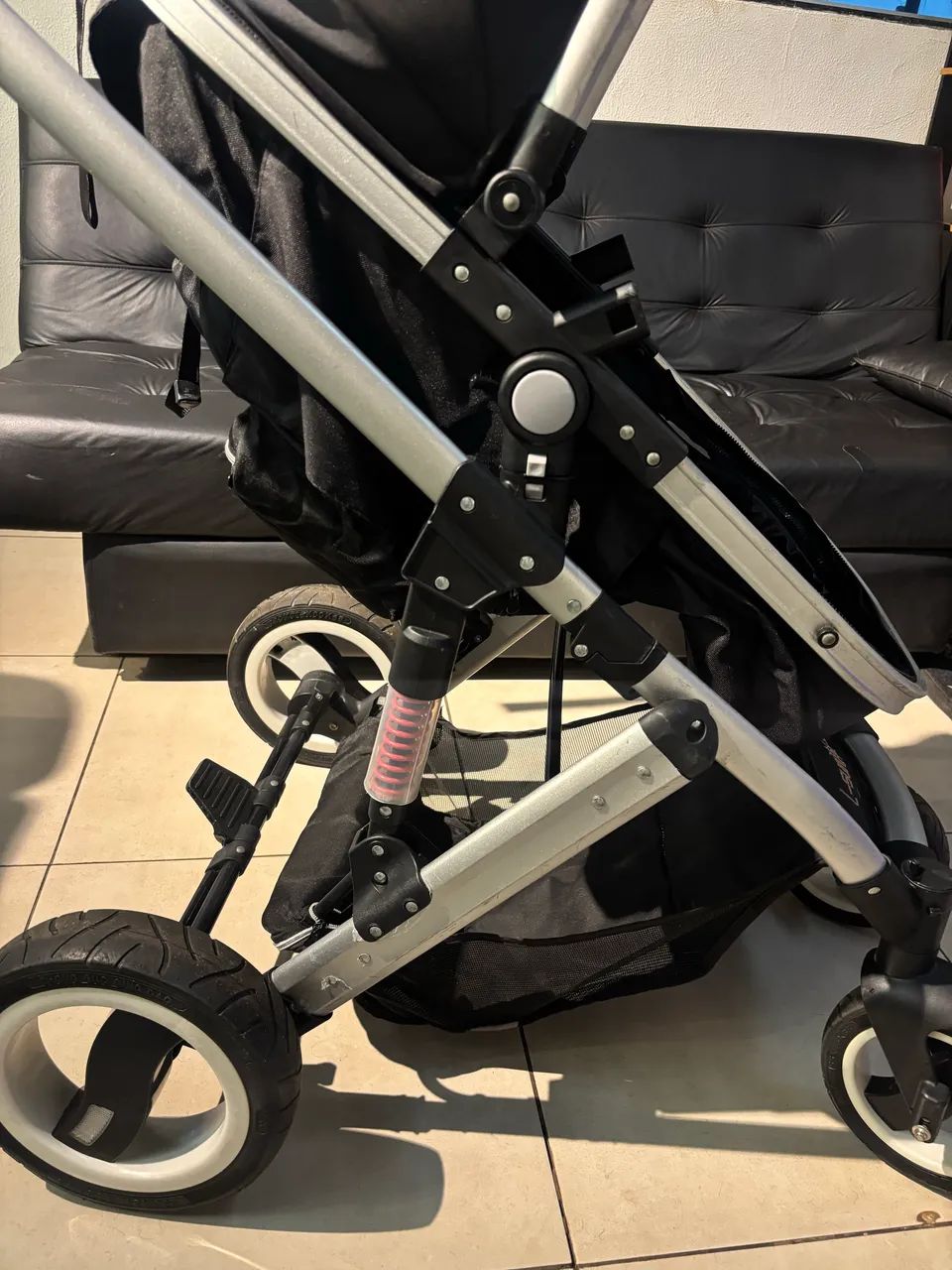 European-damped baby stroller