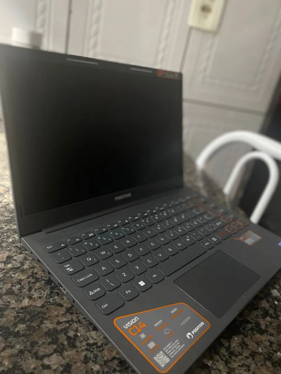 Notebook positivo usado poucas vezes, novo, tenho nota
