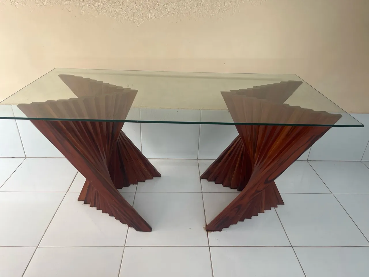 Mesa de sala de estar com base em madeira e tampo de vidro temperado ( 1,60x 0,80) 8 mm