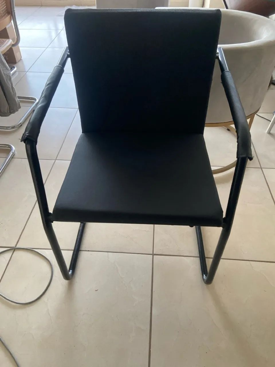 Poltrona Tok Stok estilo Bauhaus !