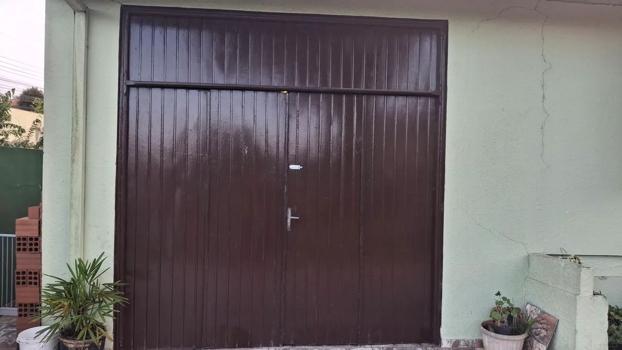 Porta de madeira maciça para garagem