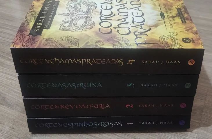 Livros ACOTAR 1 ao 4 ( o 4 com todos os brindes oficiais da pré-venda) - Foto 2