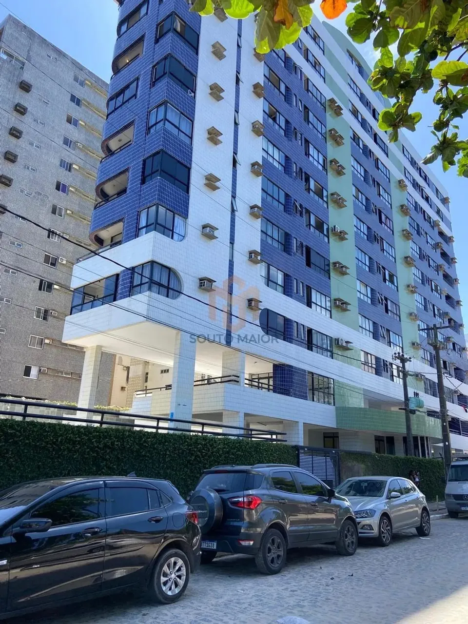 Cod 405 - Flat para locação com 30m2 na beira mar de Candeias, com estrutura de lazer comp