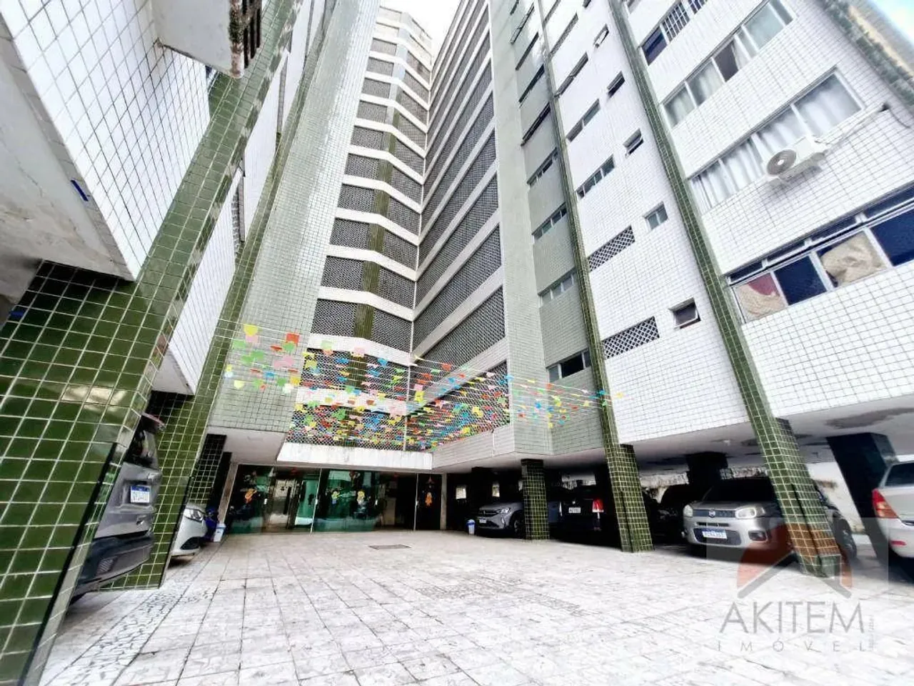 Apartamento na avenida com 3 quartos à venda, 78 m² por R$ 349.990 - Boa Viagem - Recife/P