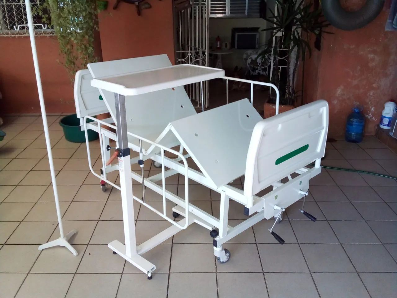 Cama Hospitalar Articulada 2 posições,lindíssima. 1898 reais. - Foto 4