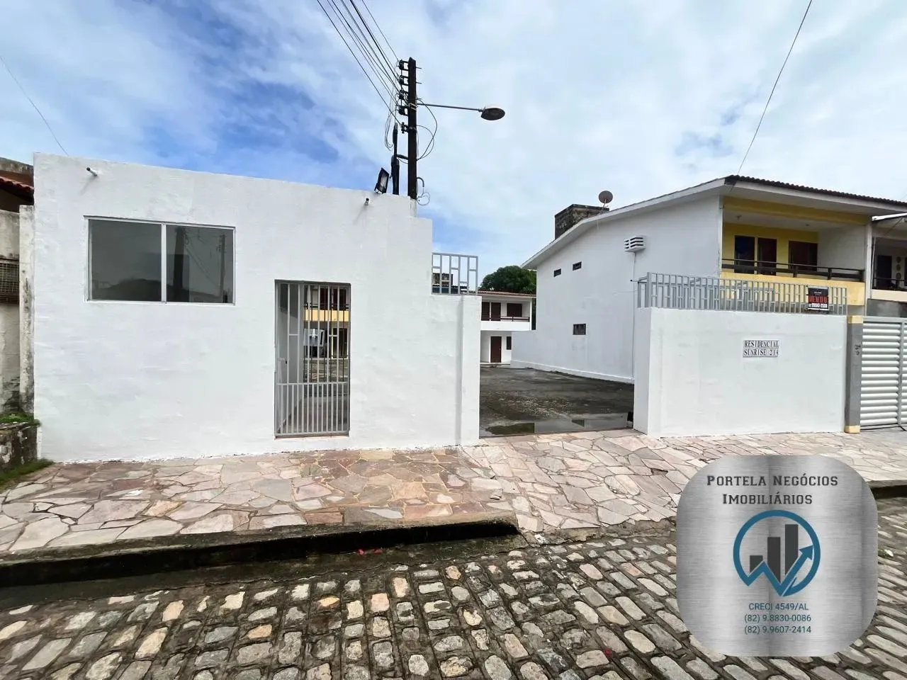 Casa no Feitosa, três quartos com varandas, sendo um suíte, nascente, 2 vagas, e um ótimo