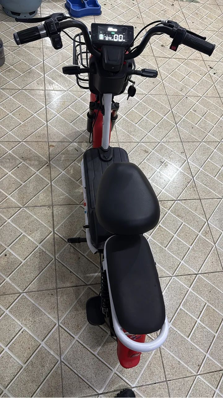Electric motorcycle64167758532226122