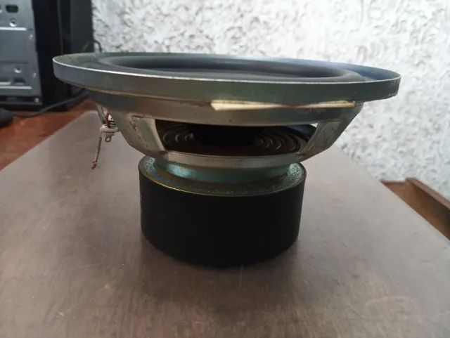 Torro sub 6 polegadas Panasonic 50 w RMS toca bem ocupa pouco espaço por 100 reais vista p - Foto 2