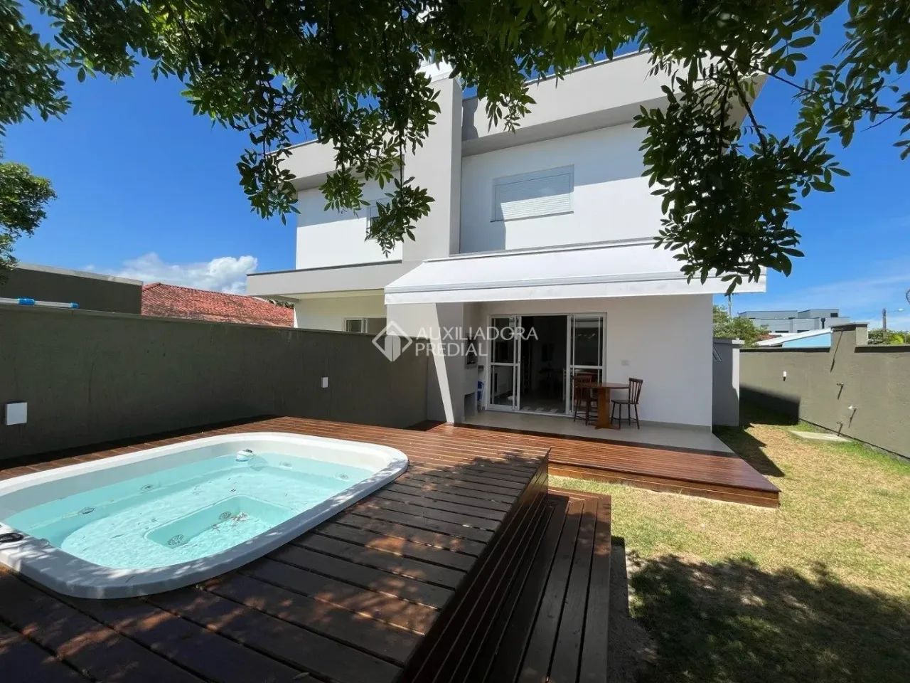 Lindo Sobrado com piscina á venda na Pinheira, Palhoça/SC