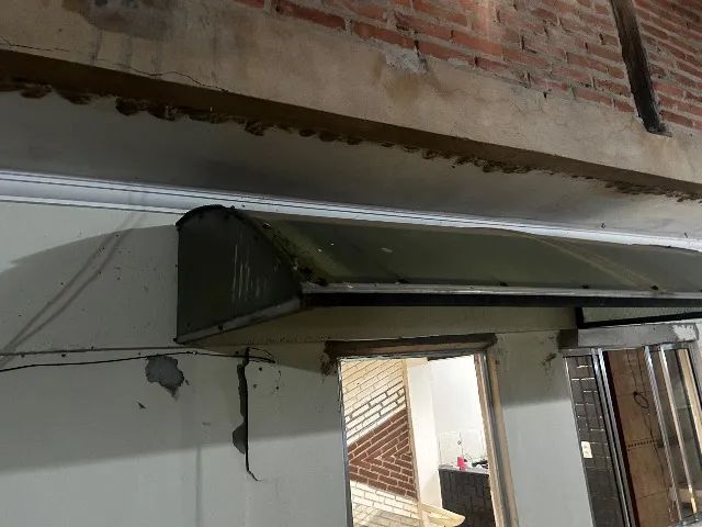 Polycarbonate awning 64198290598657120