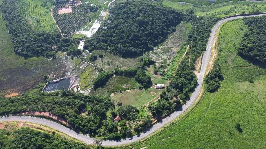 Vendo lindo rancho em Vila Velha ( Estrada Ayrton Senna - ES-388 ) Área = 57.284,77m²  - Foto 3