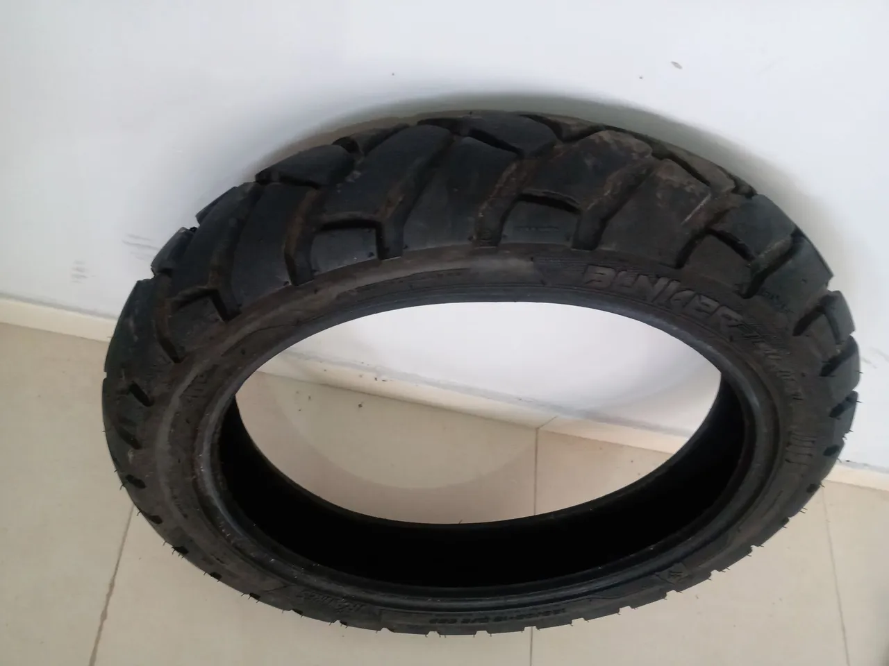 Pneu de Moto - Bunker 120/80-18 novo