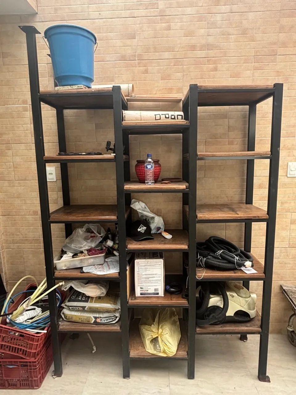 Prateleira de Ferro Fundido - Estilo e Durabilidade para seu Espaço! - Foto 2