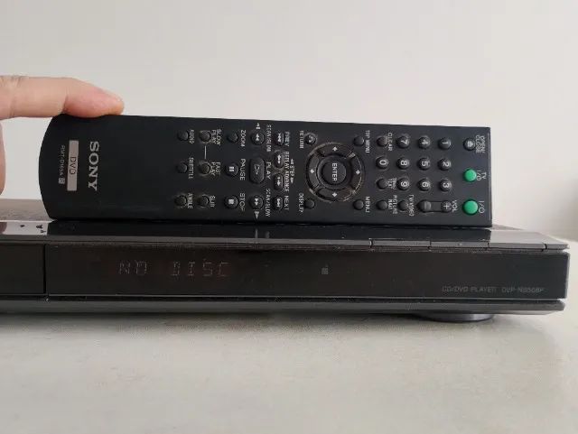 APARELHO DVD SONY!!! PERFEITO ESTADO DE FUNCIONAMENTO. BRINDE: UM  DISCO DE DVD ORIGINAL!