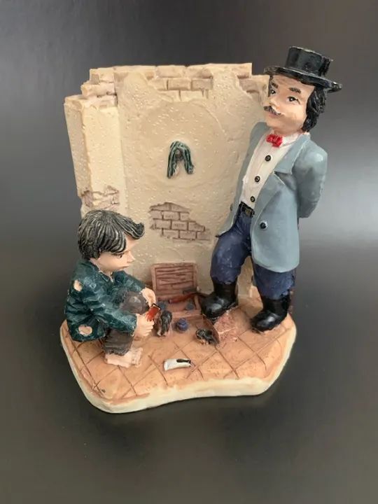 O engraxate em resina com ricos detalhes   - Foto 3