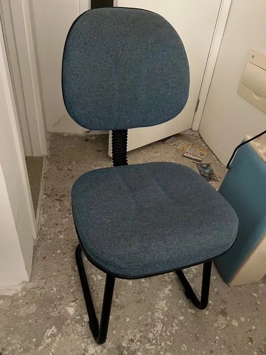 Cadeira de escritório base fixa