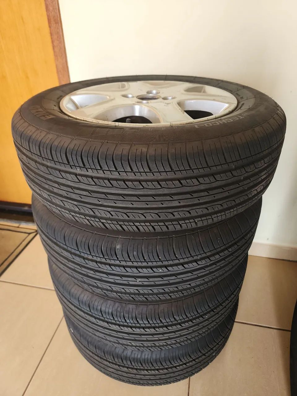 Rodas Astra originais com pneus novos 15"