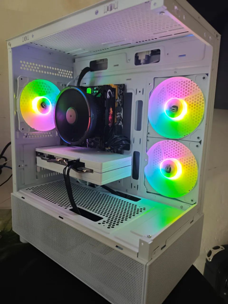 PC gamer completo Ryzen 5 + RX580 8gb + 16 gb RAM ( Roda tudo )