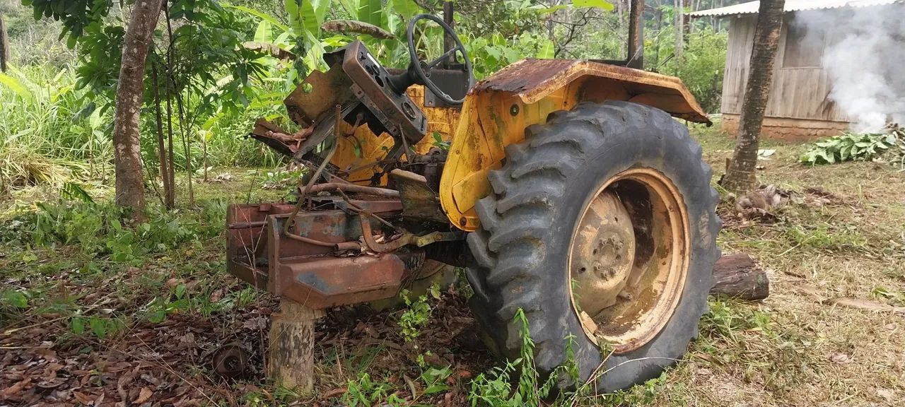 Trator Agrícola(está sem motor) - Foto 2