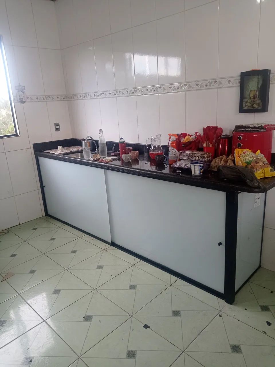 Armário de pia com porta de blindex 