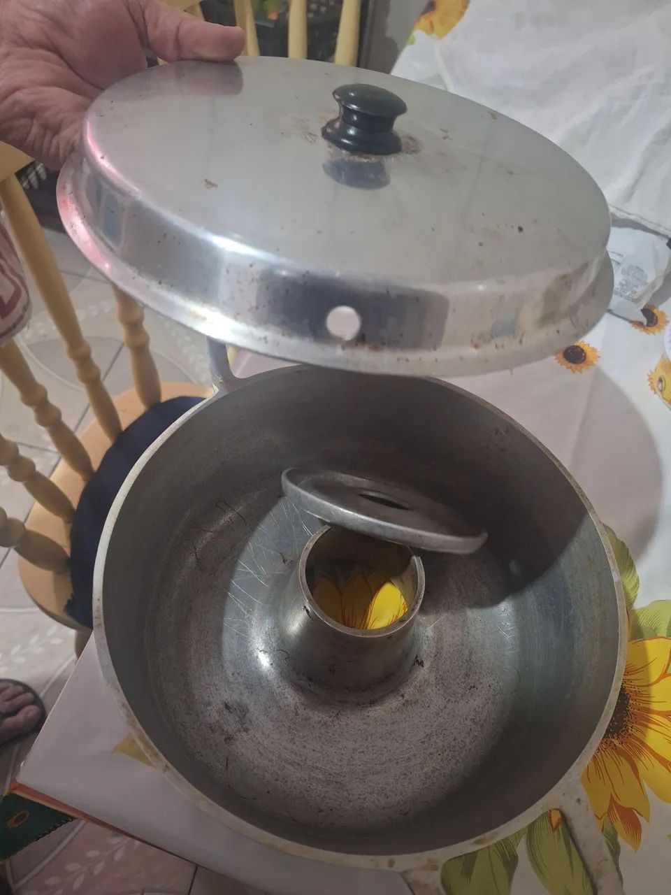 Forma para bolo redonda com furo no centro