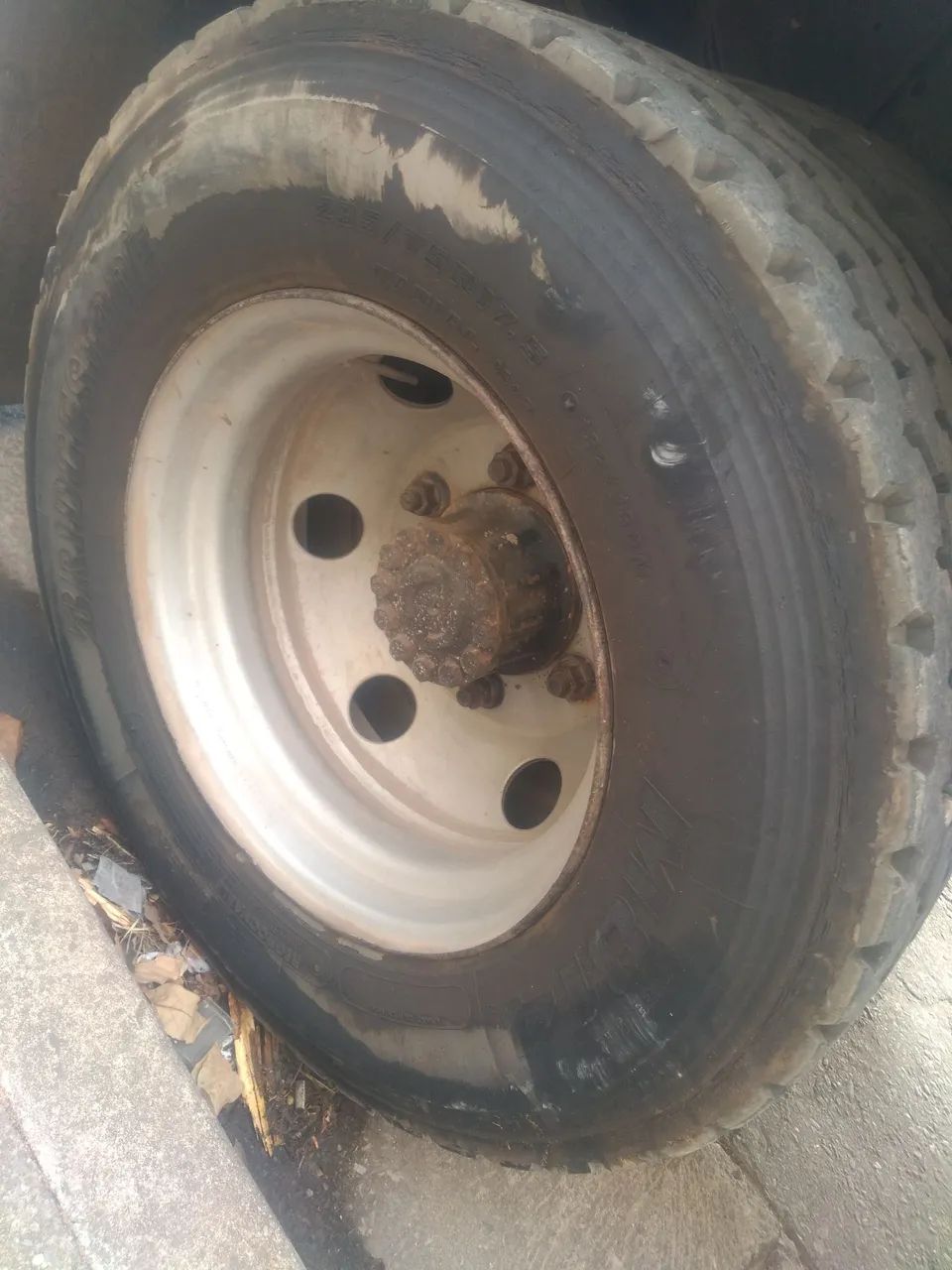 Vendo 2 roda caminhao.