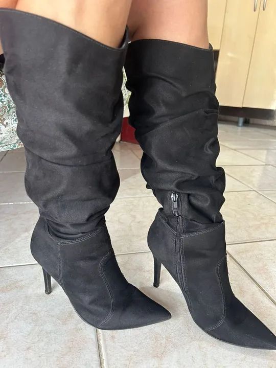 Botas de cano alto pretas camurça Bebecê - Foto 2