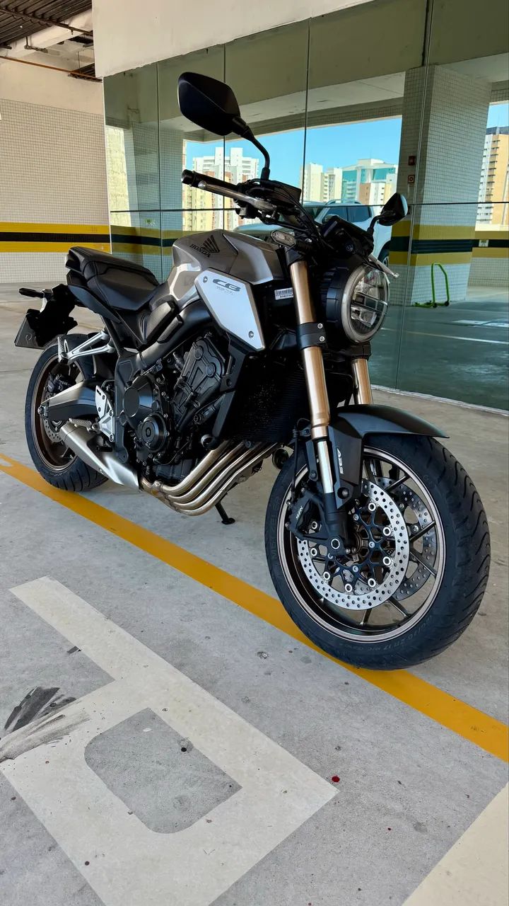 Honda CB650R 2021 3.800km EXTRA