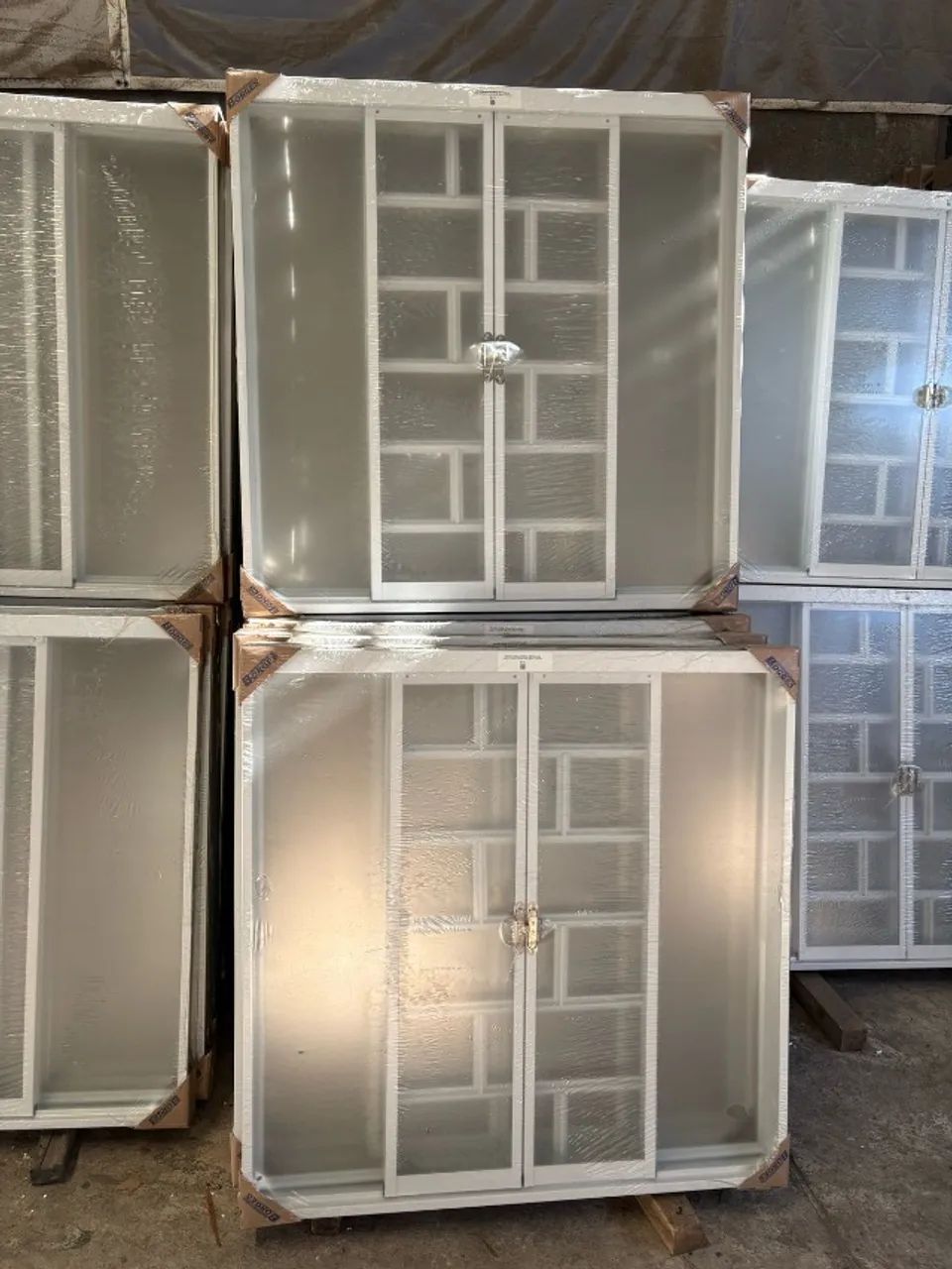 Window with white or black brick-pattern grille65093653401858121