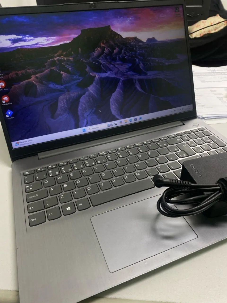 Notebook Lenovo Ideapad 3-15ALC6-82MF0003BR - AMD Ryzen 5-5500U - RAM 8GB - SSD 256GB - Foto 4