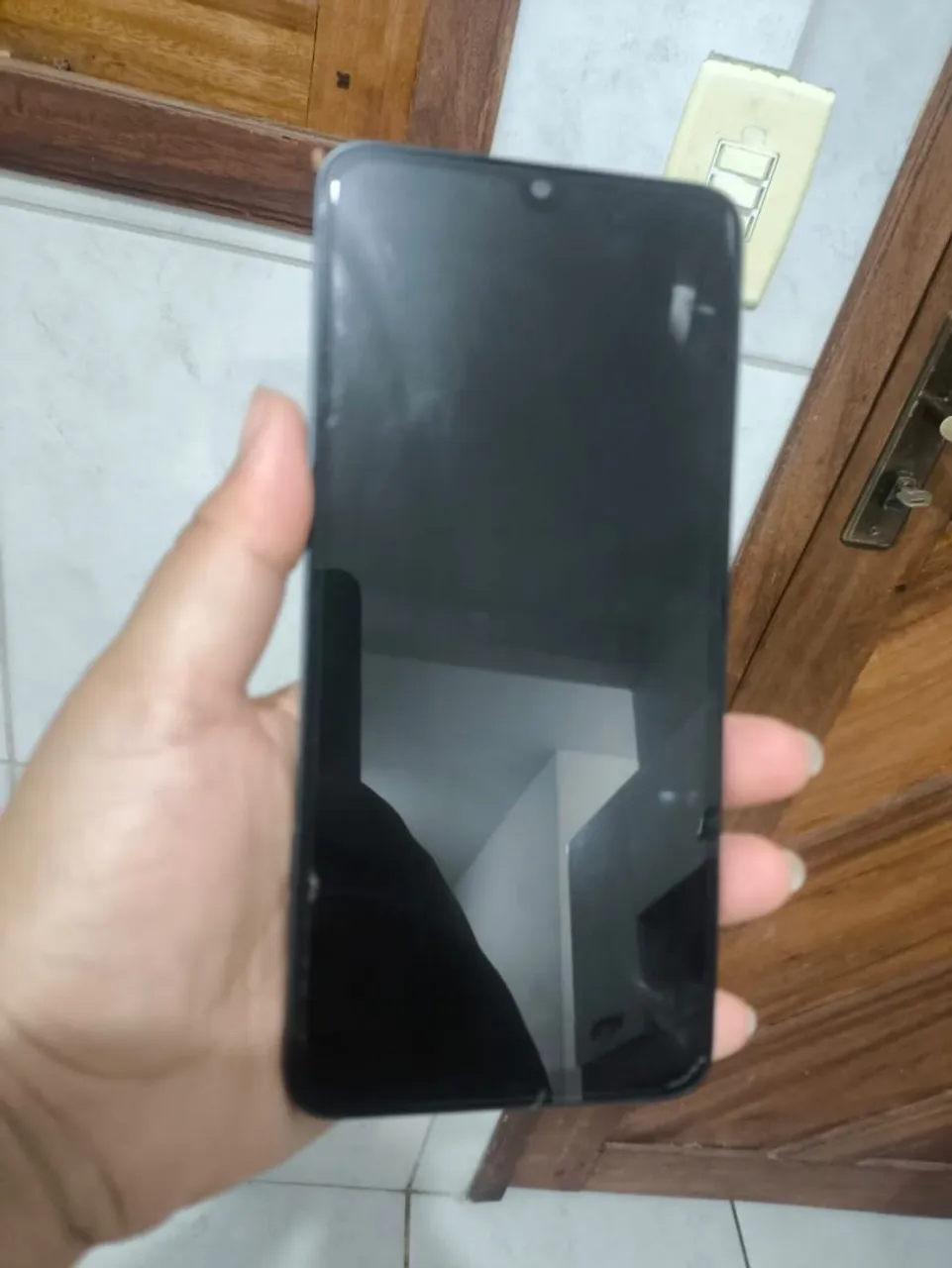 Vendo redmi 13C sem nem um defeito. Acompanha cabo e caixa do celular