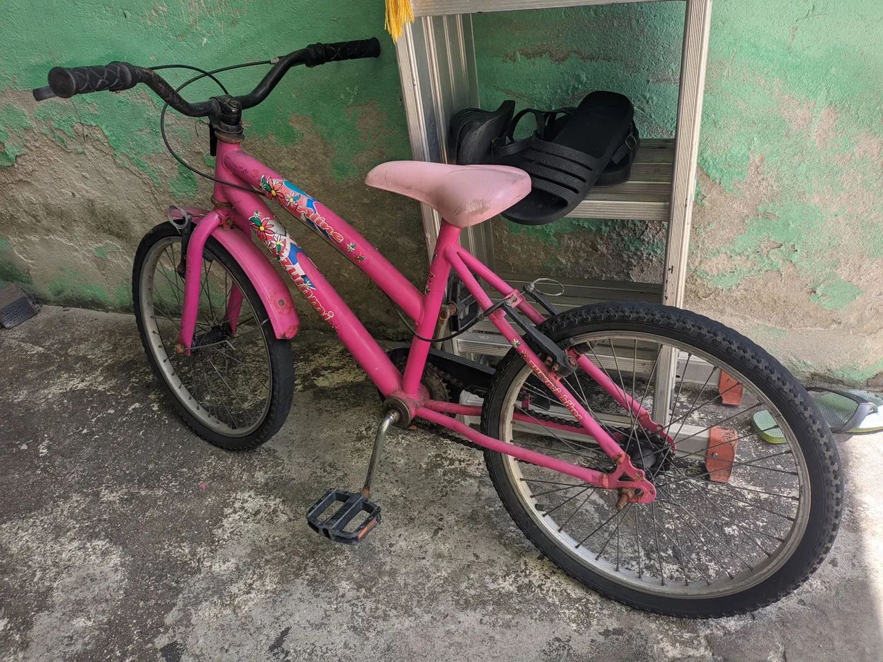 Está funcionando normalmente,só está com os pneus vazio.