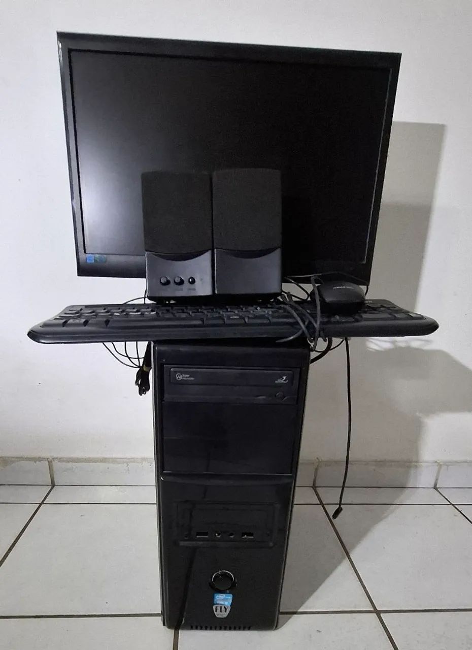 Computador Completo com Monitor e Caixas de Som
