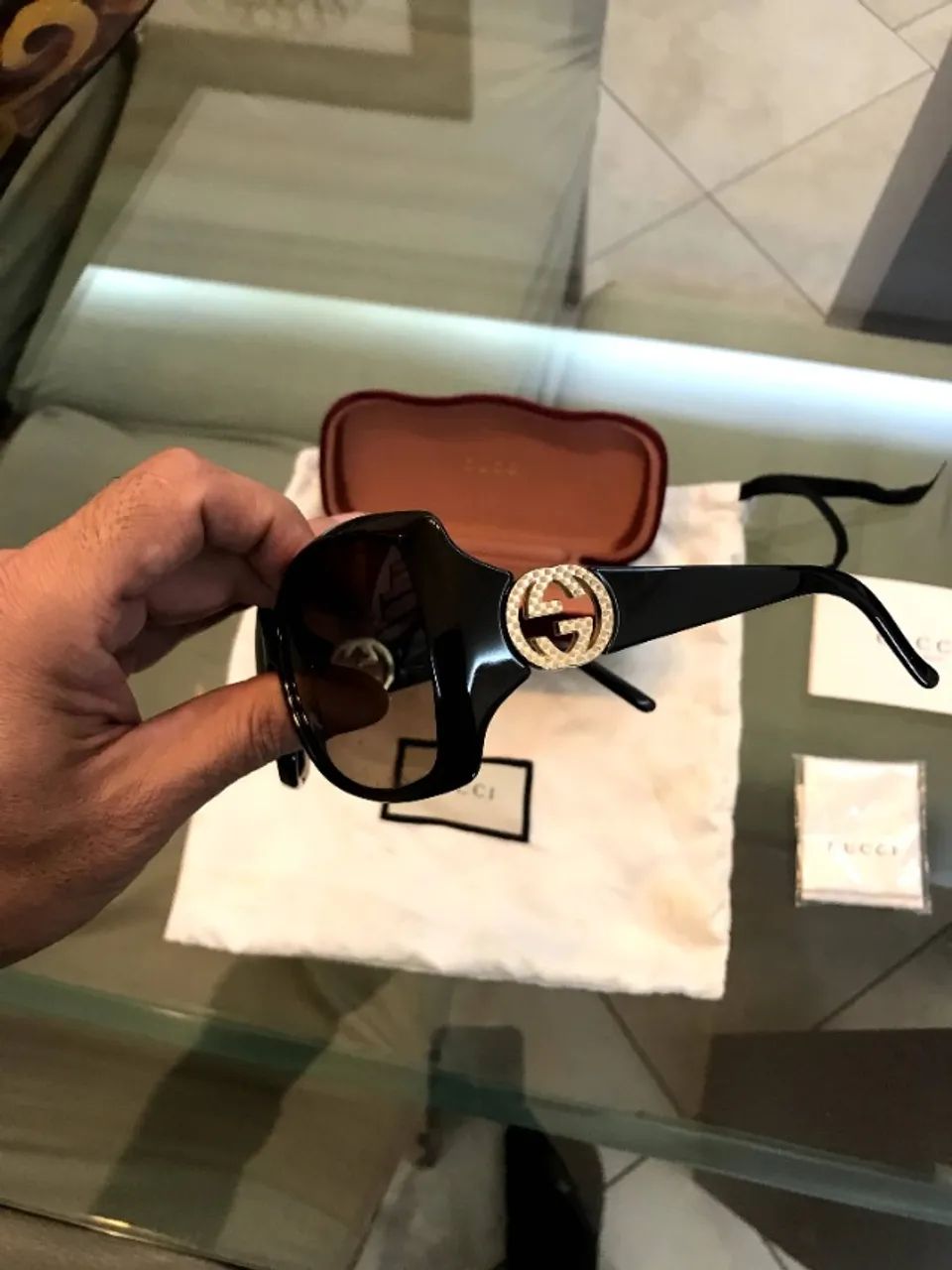 oculos guggi importado na caixa original com certificado  - Foto 2