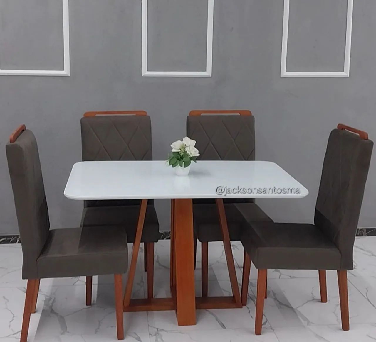 Mesa de Madeira Maciça com Vidro Laqueado + 4 Cadeiras Acolchoadas - Foto 3