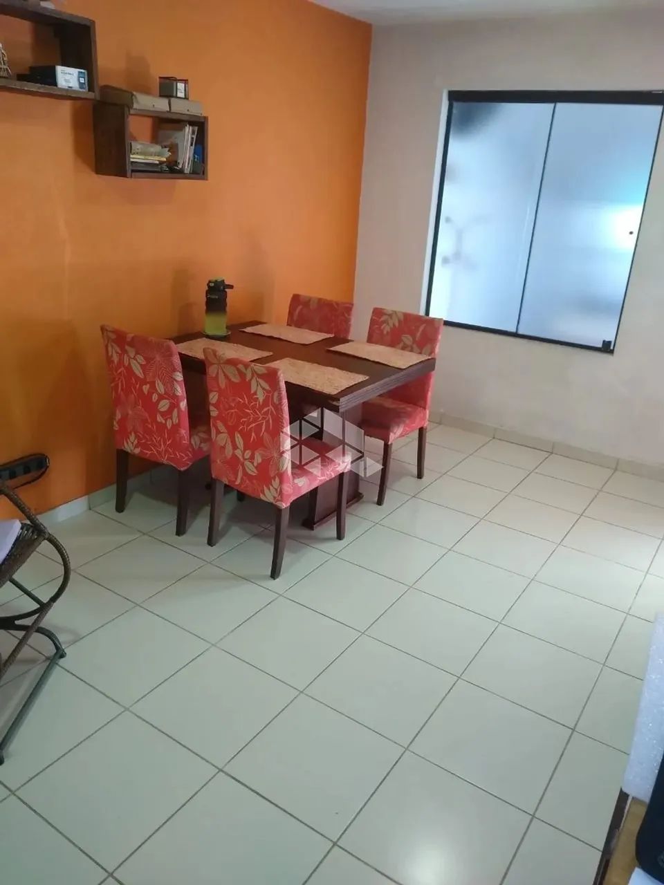 Sobrado à venda, de 2 dormitórios/quartos, 2 vagas de garagem, Bairro Restinga, área priva - Foto 2