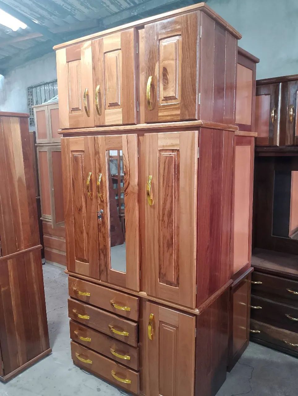 Guarda-Roupa de Madeira Maciça