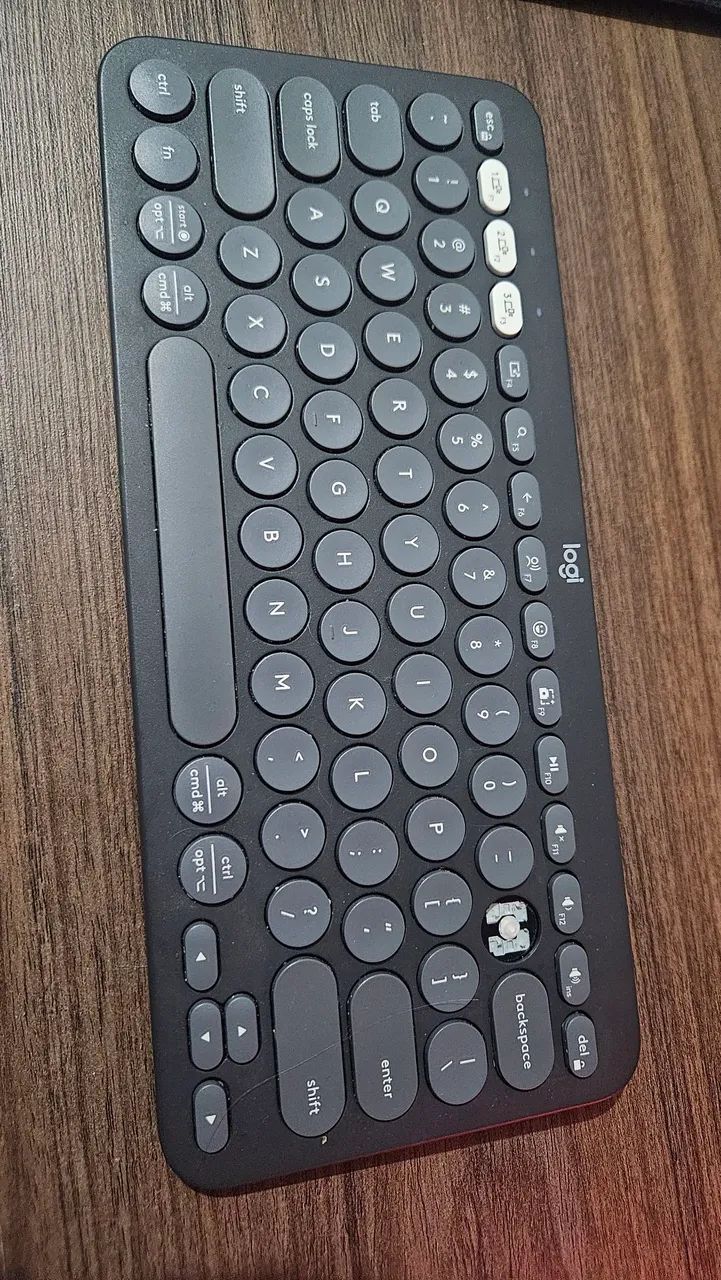 Teclado Logitech sem fio com defeito