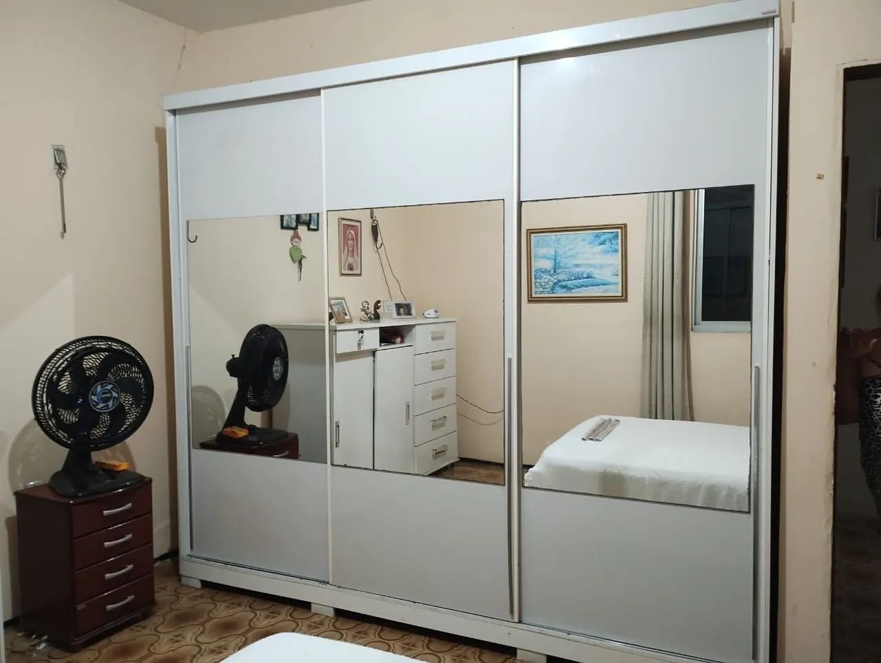 Guarda roupa com espelho - Foto 2