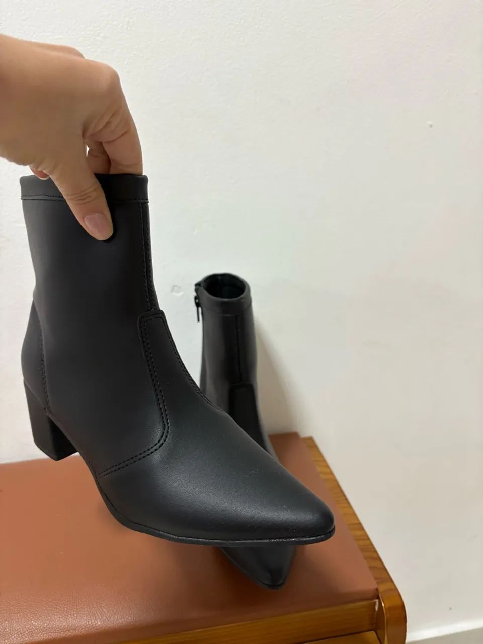 Bota nova numeração 35 - Foto 2