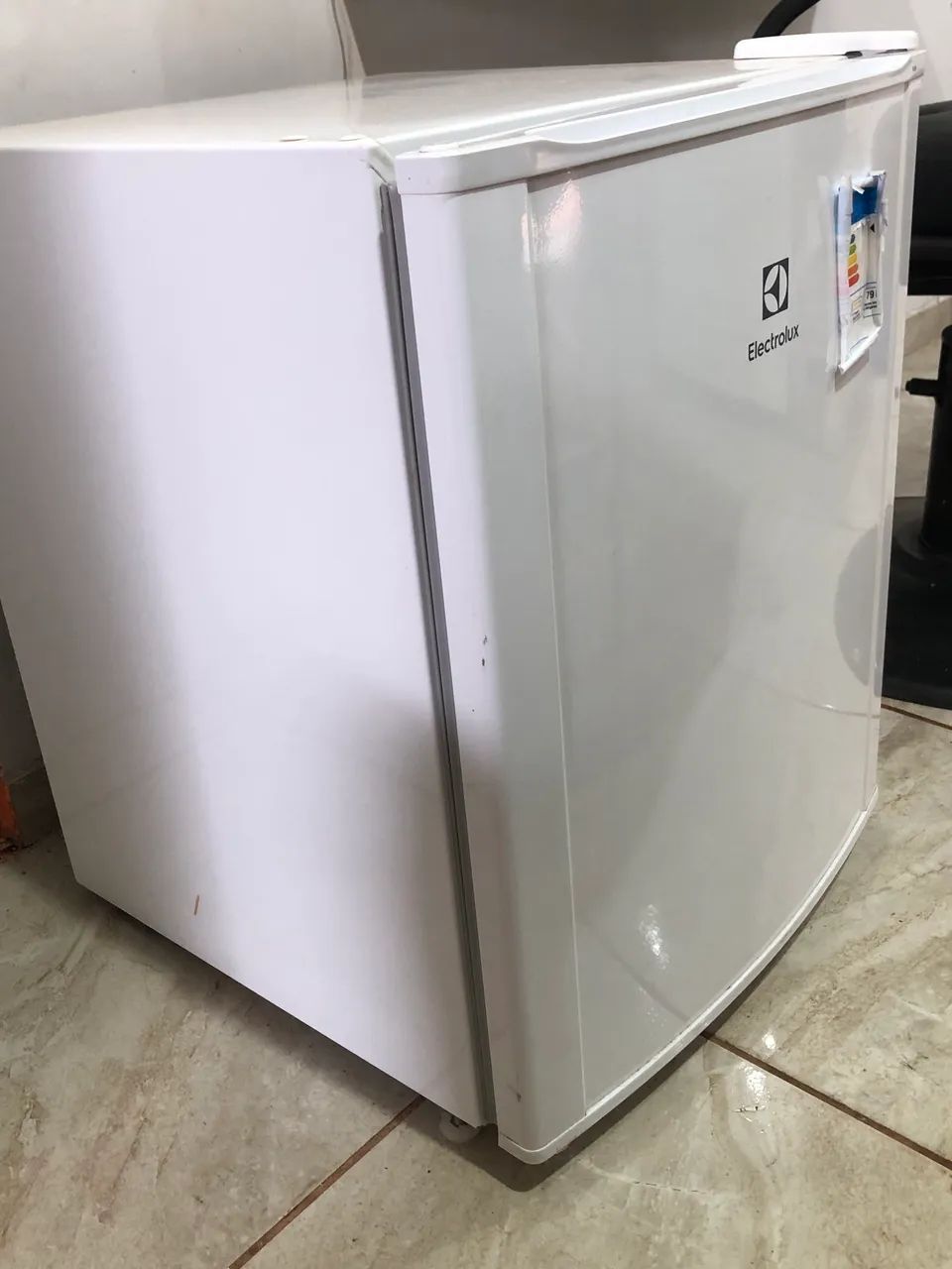 Frigobar Electrolux 80L com porta latas - Foto 2