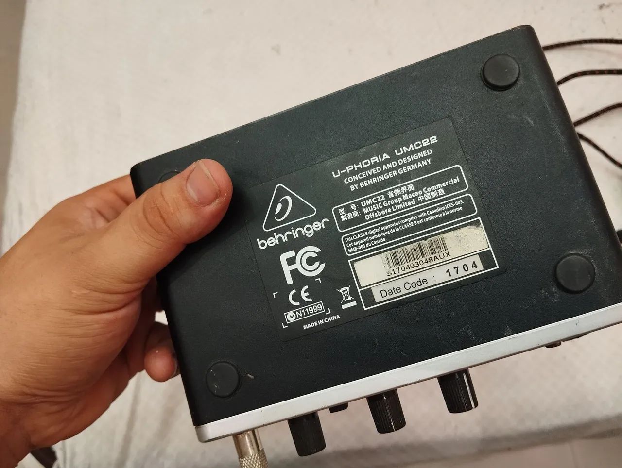 Interface de áudio Behringer UMC22418477692085882883