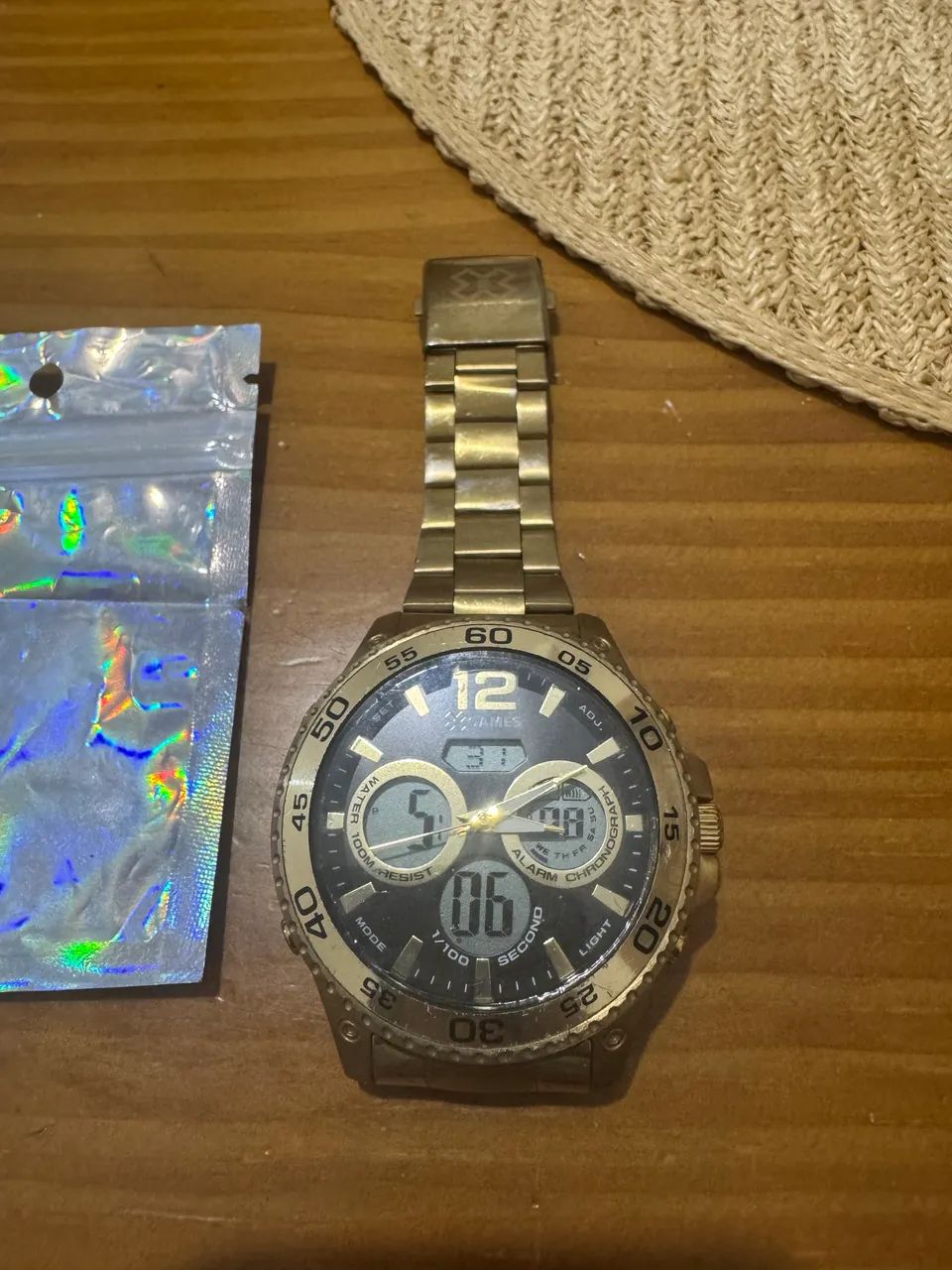 Relógio dourado Xgame 100m