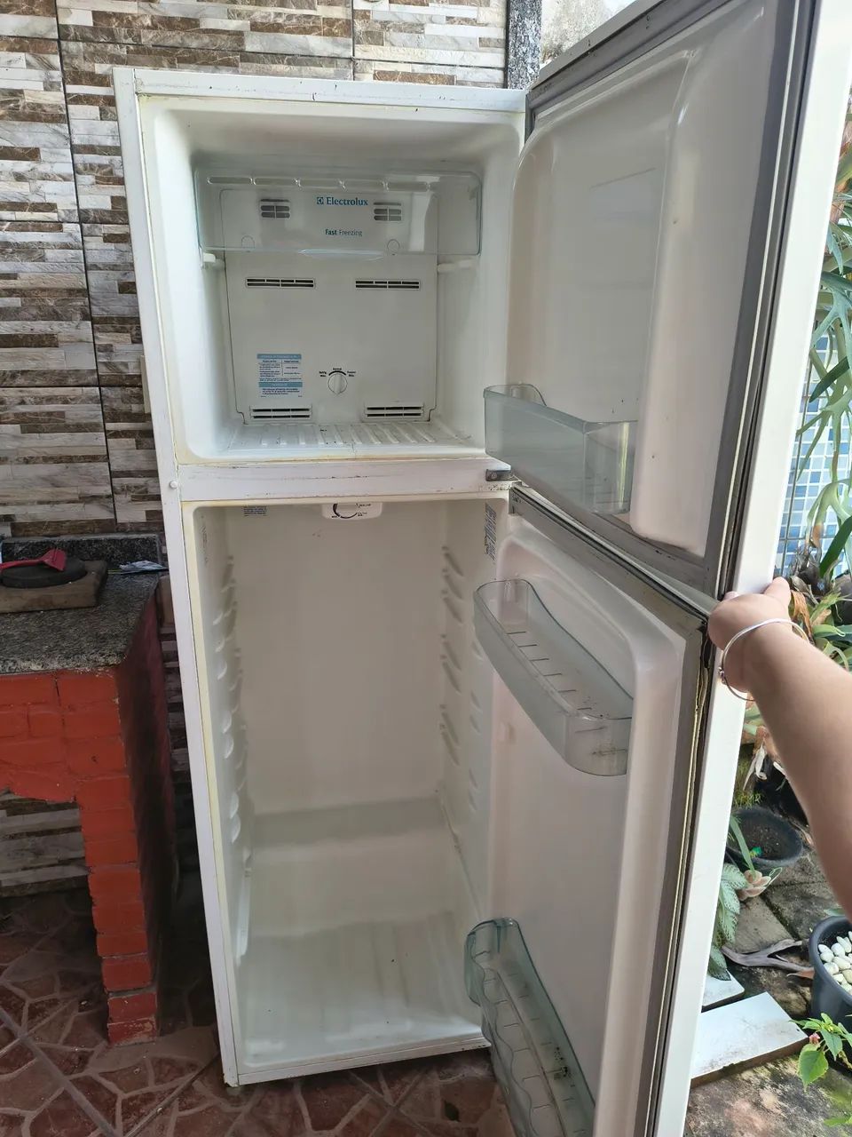 Vendo Geladeira com Defeito - Foto 5