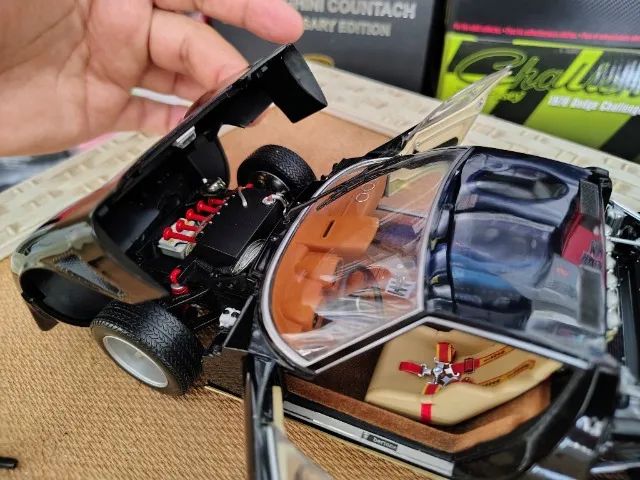 1/18 Lamborghini Miura SVJ Kyosho - Foto 5