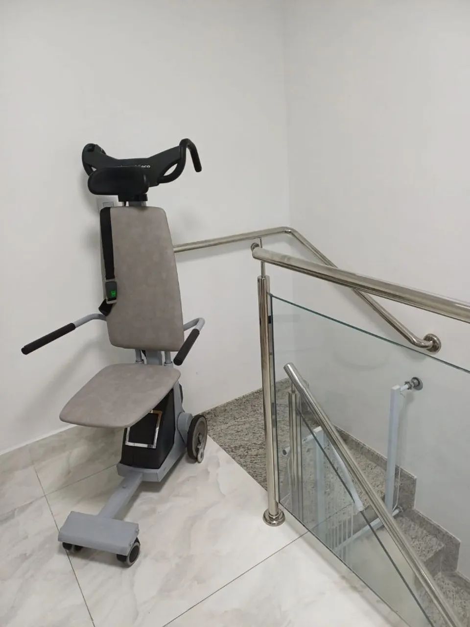 Cadeira motorizada que sobe Escadas  - Foto 2