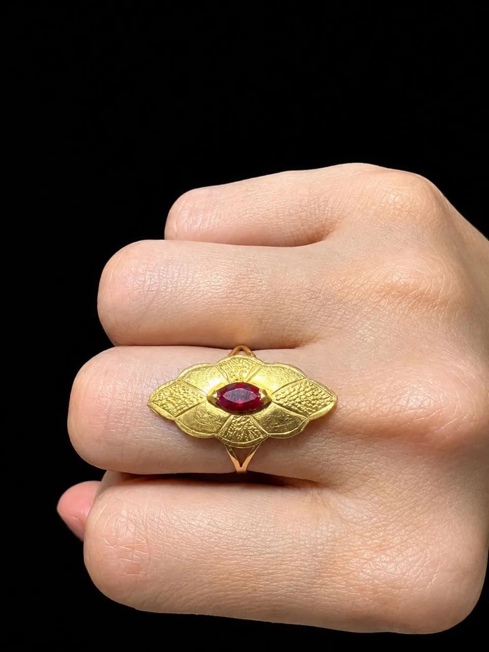 Anel marquise em ouro 18k