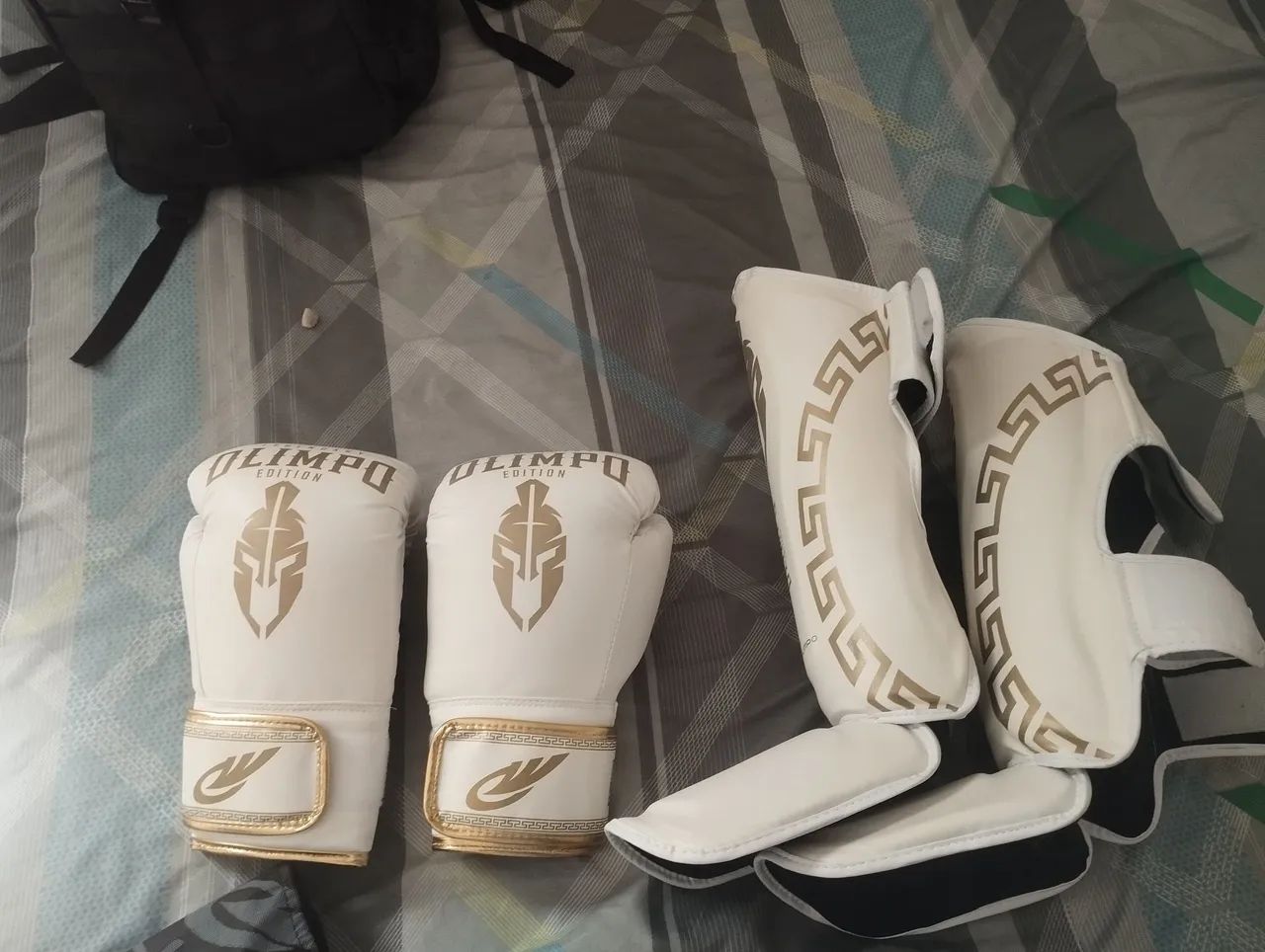 Kit de luva e caneleira olimpo