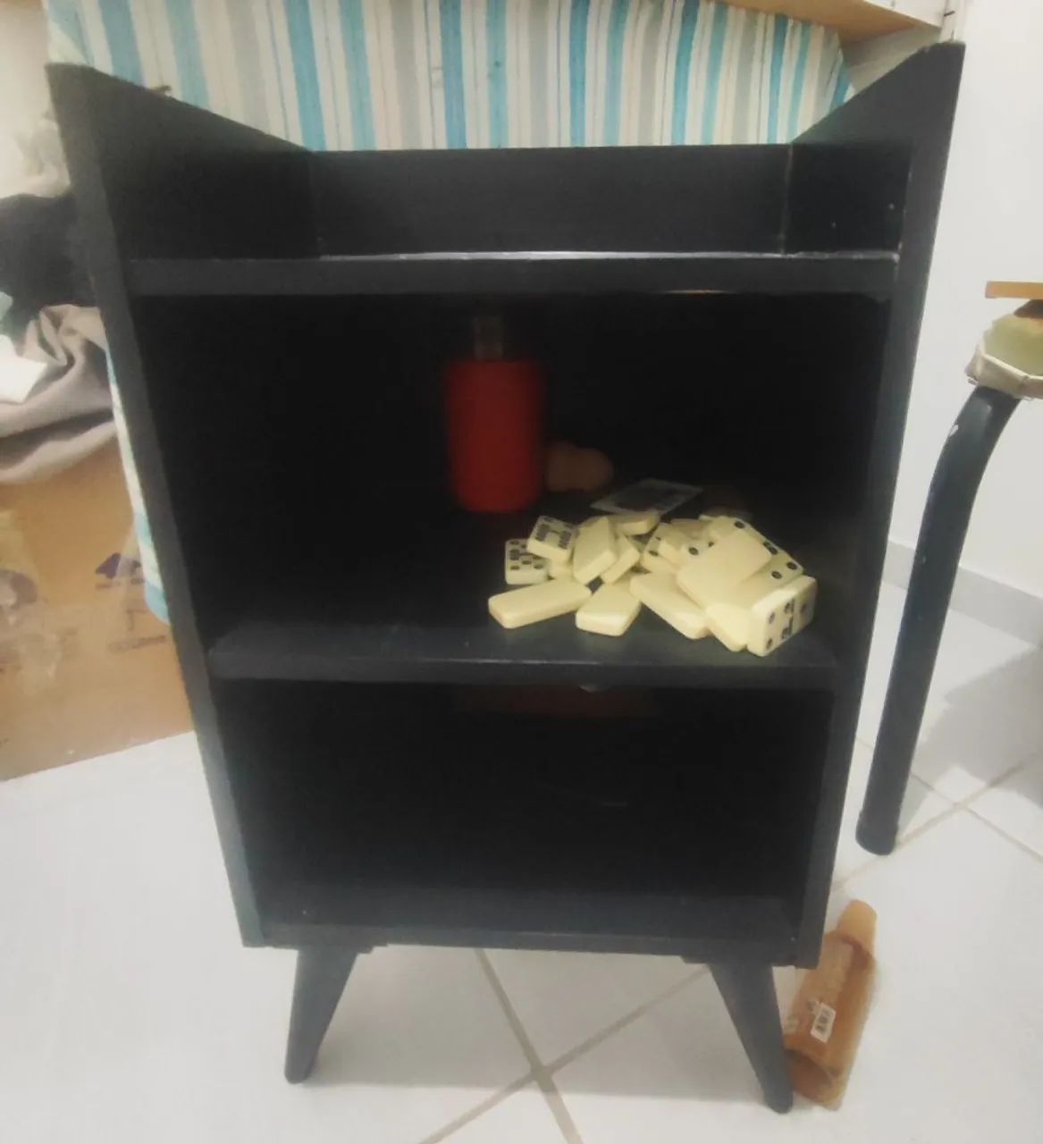Criado mudo estilo retrô 