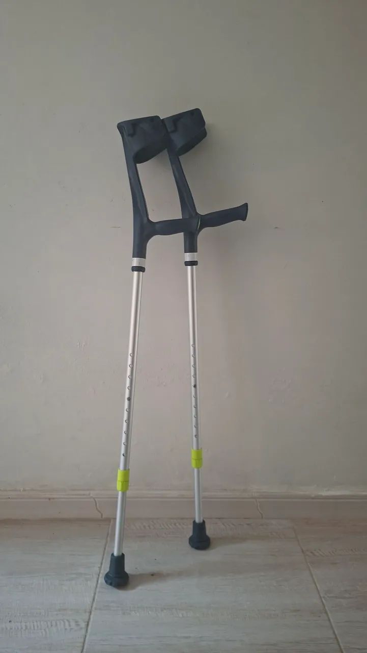 Bota imobilizadora + muletas canadenses - Foto 3